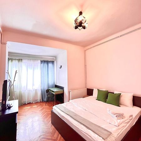 Downtown Unirii Square Private Economy Rooms With Shared Amenities Bukarest Exteriör bild
