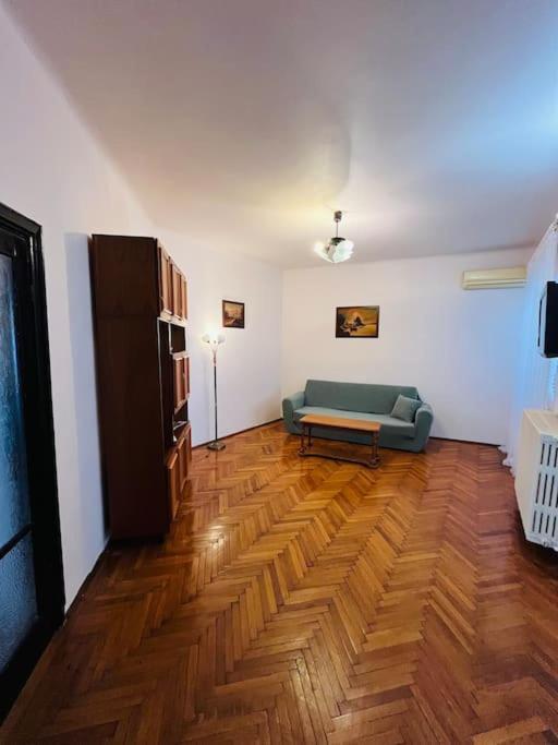 Downtown Unirii Square Private Economy Rooms With Shared Amenities Bukarest Exteriör bild