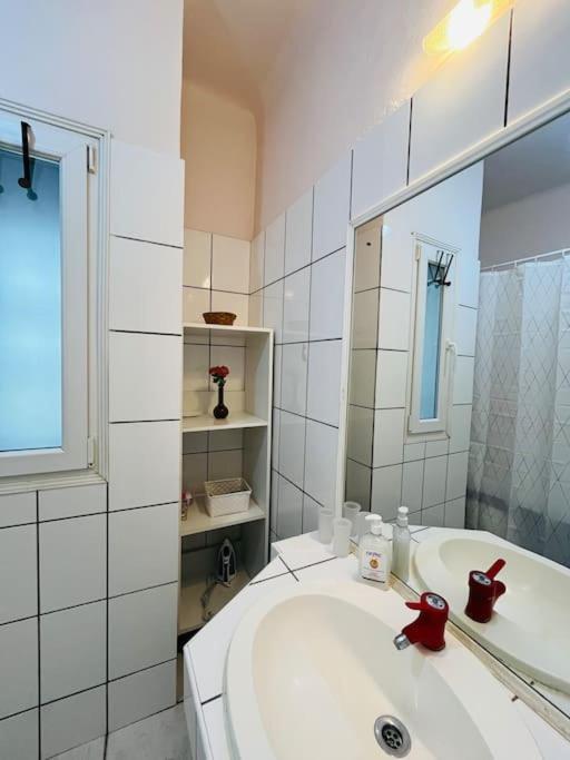 Downtown Unirii Square Private Economy Rooms With Shared Amenities Bukarest Exteriör bild