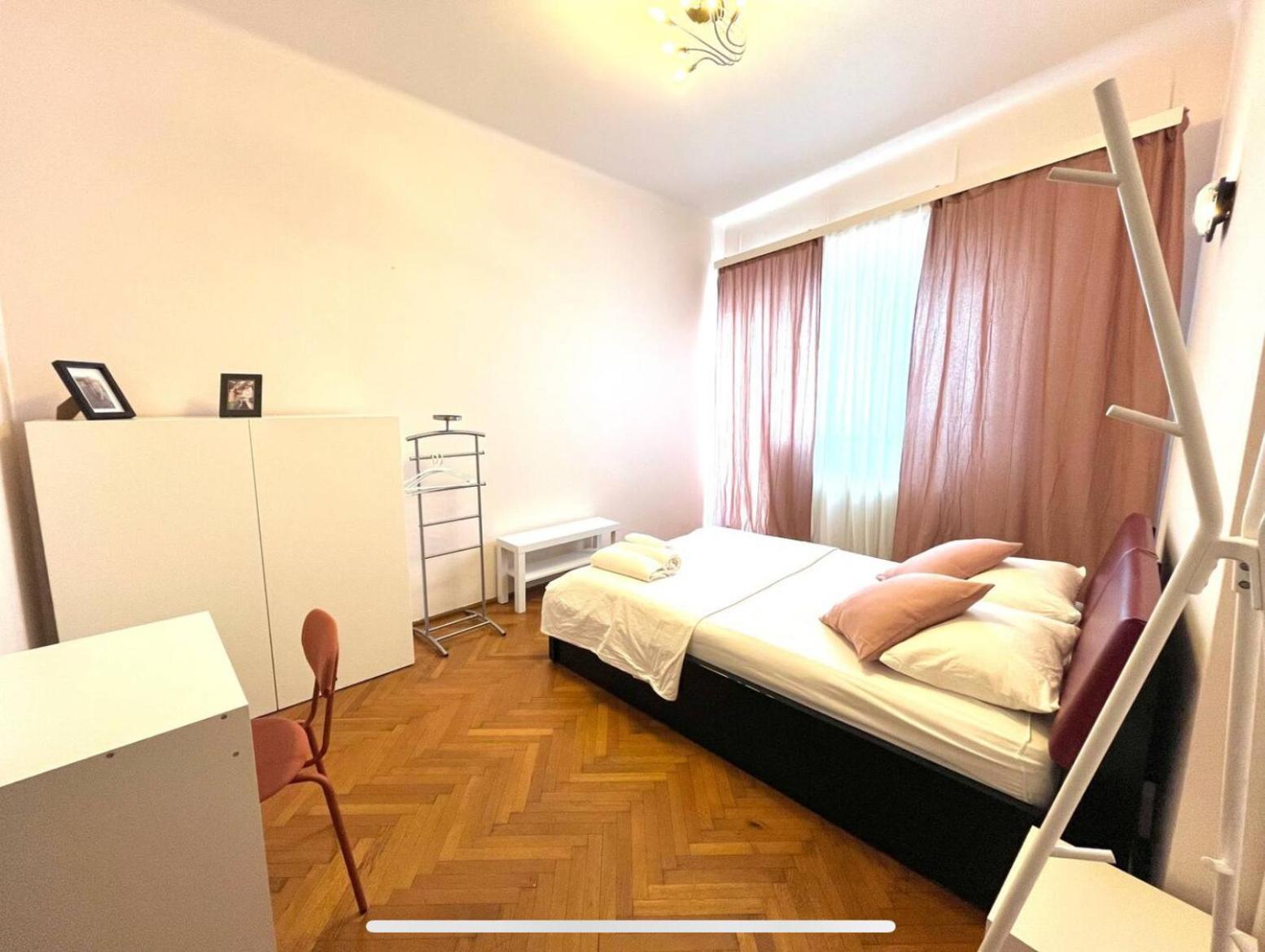 Downtown Unirii Square Private Economy Rooms With Shared Amenities Bukarest Exteriör bild