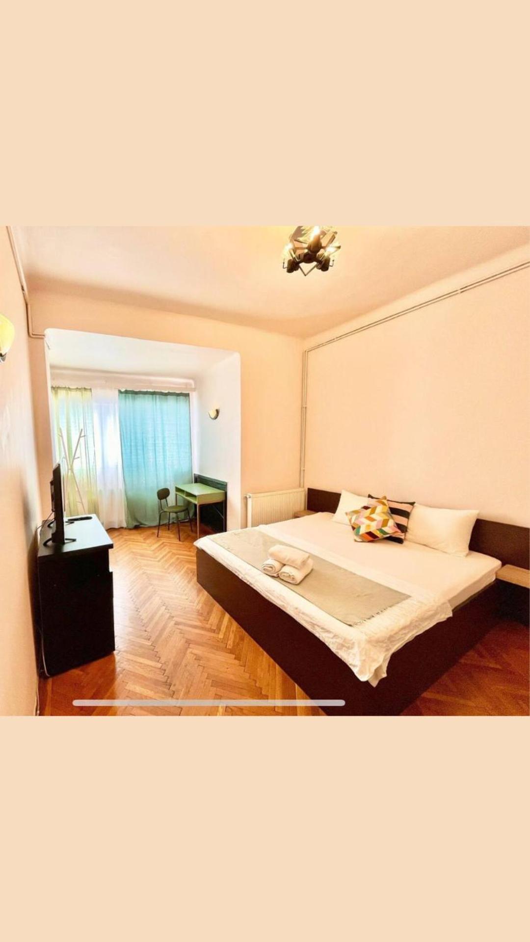 Downtown Unirii Square Private Economy Rooms With Shared Amenities Bukarest Exteriör bild