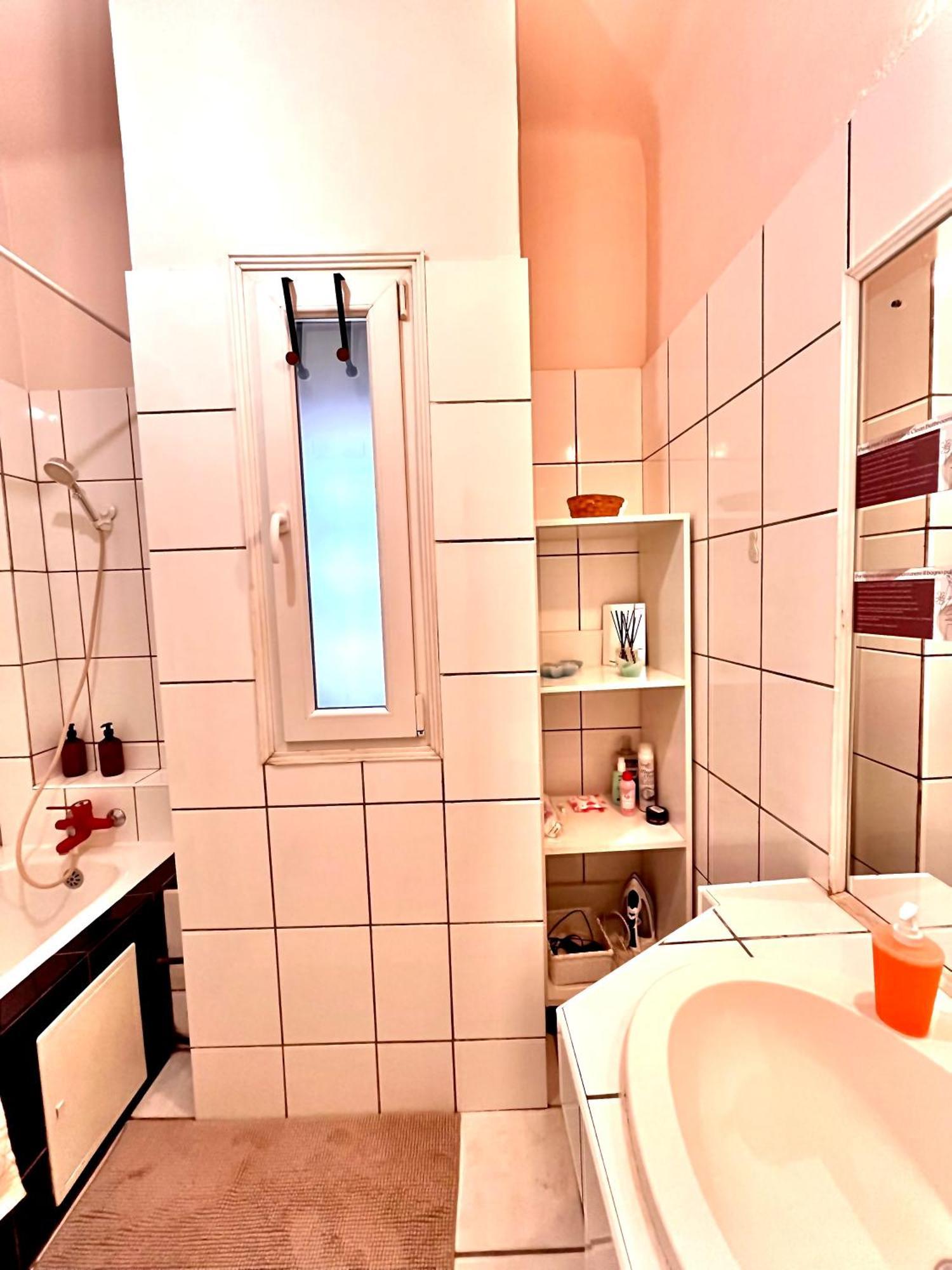 Downtown Unirii Square Private Economy Rooms With Shared Amenities Bukarest Exteriör bild