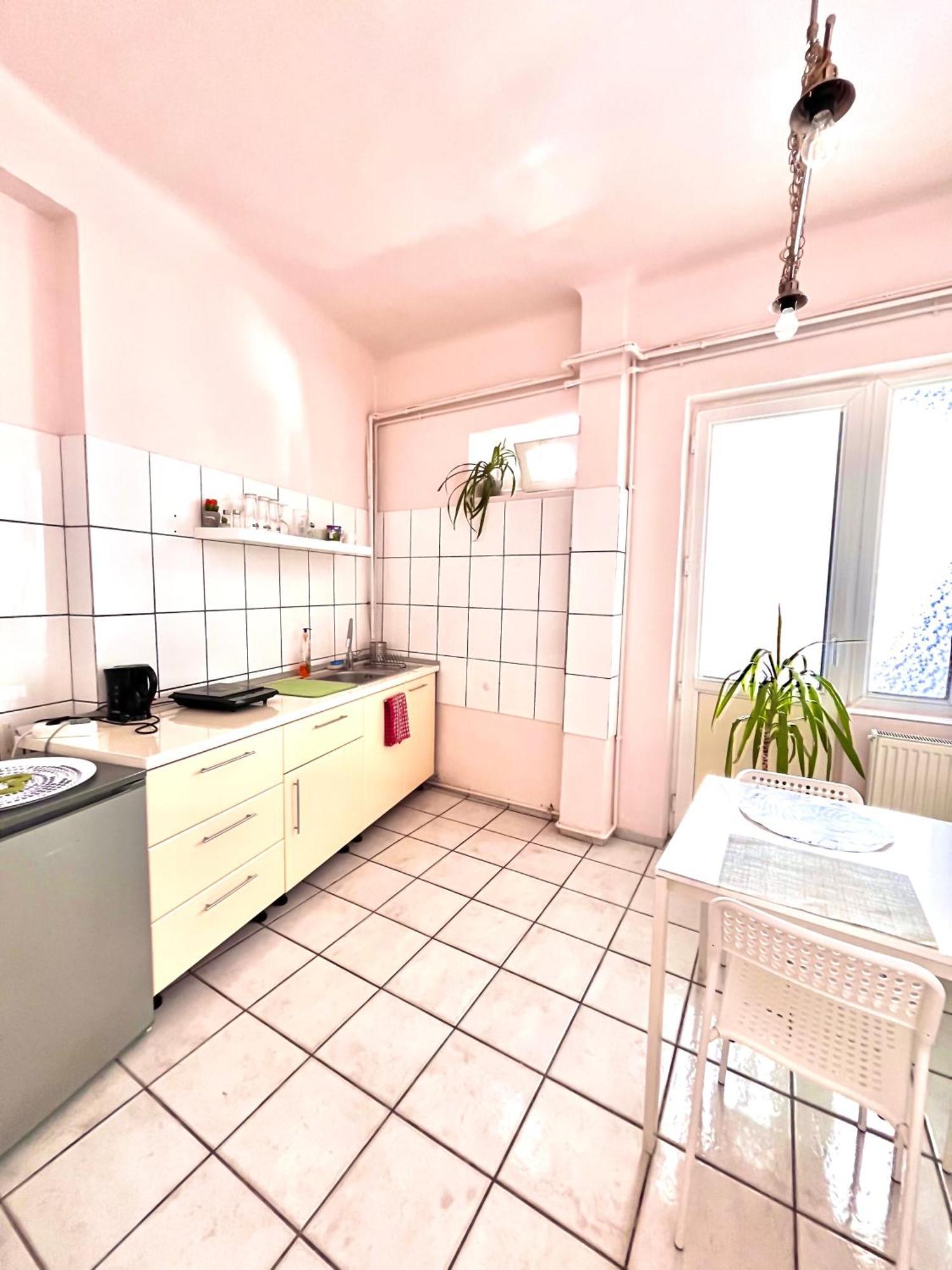 Downtown Unirii Square Private Economy Rooms With Shared Amenities Bukarest Exteriör bild