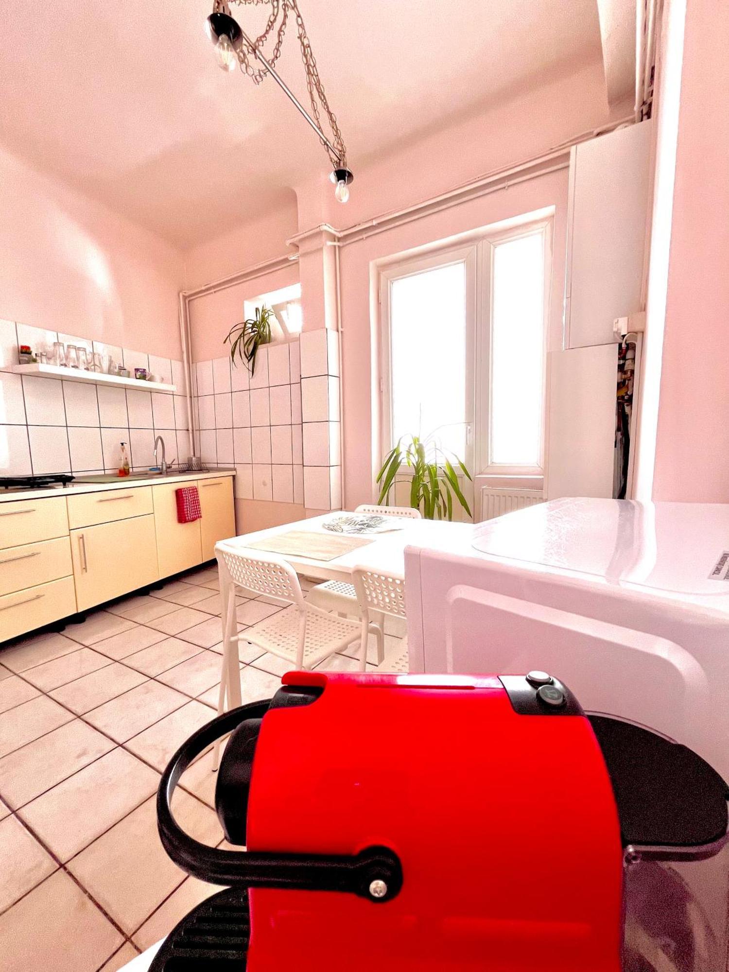 Downtown Unirii Square Private Economy Rooms With Shared Amenities Bukarest Exteriör bild